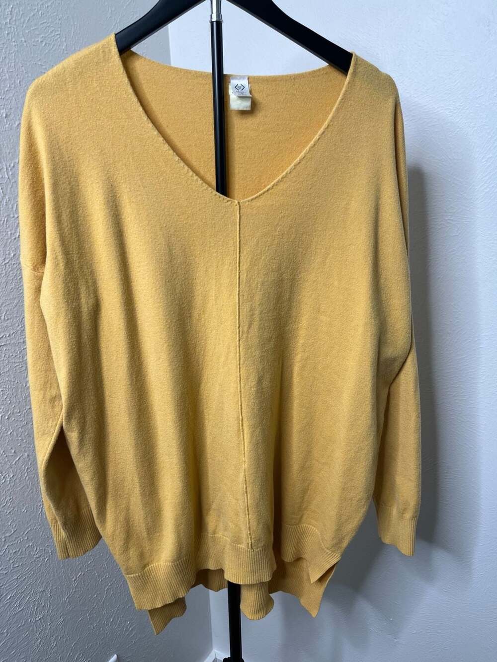 Yellow Knit V-Neck Pullover Sweater Long Sleeve Cozy Preppy Classic Women’s